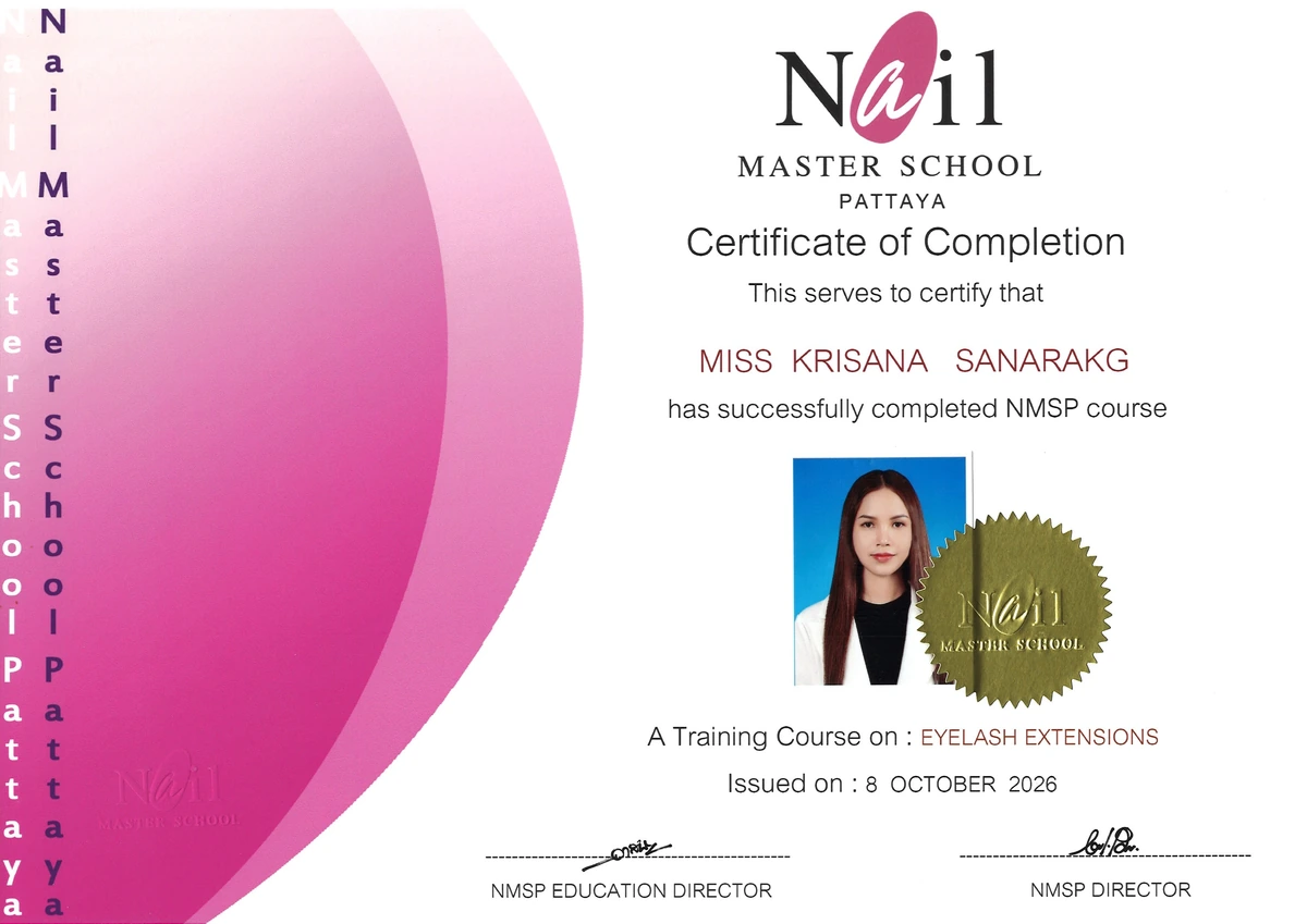 ใบประกาศนียบัตรหลักสูตร Eyelash Extensions ของ Krisana Sanarakg จาก Nail Master School Pattaya ลงวันที่ 8 ตุลาคม 2026